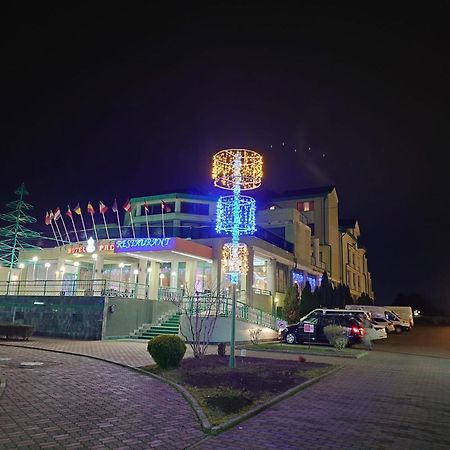 אראד Hotel President מראה חיצוני תמונה