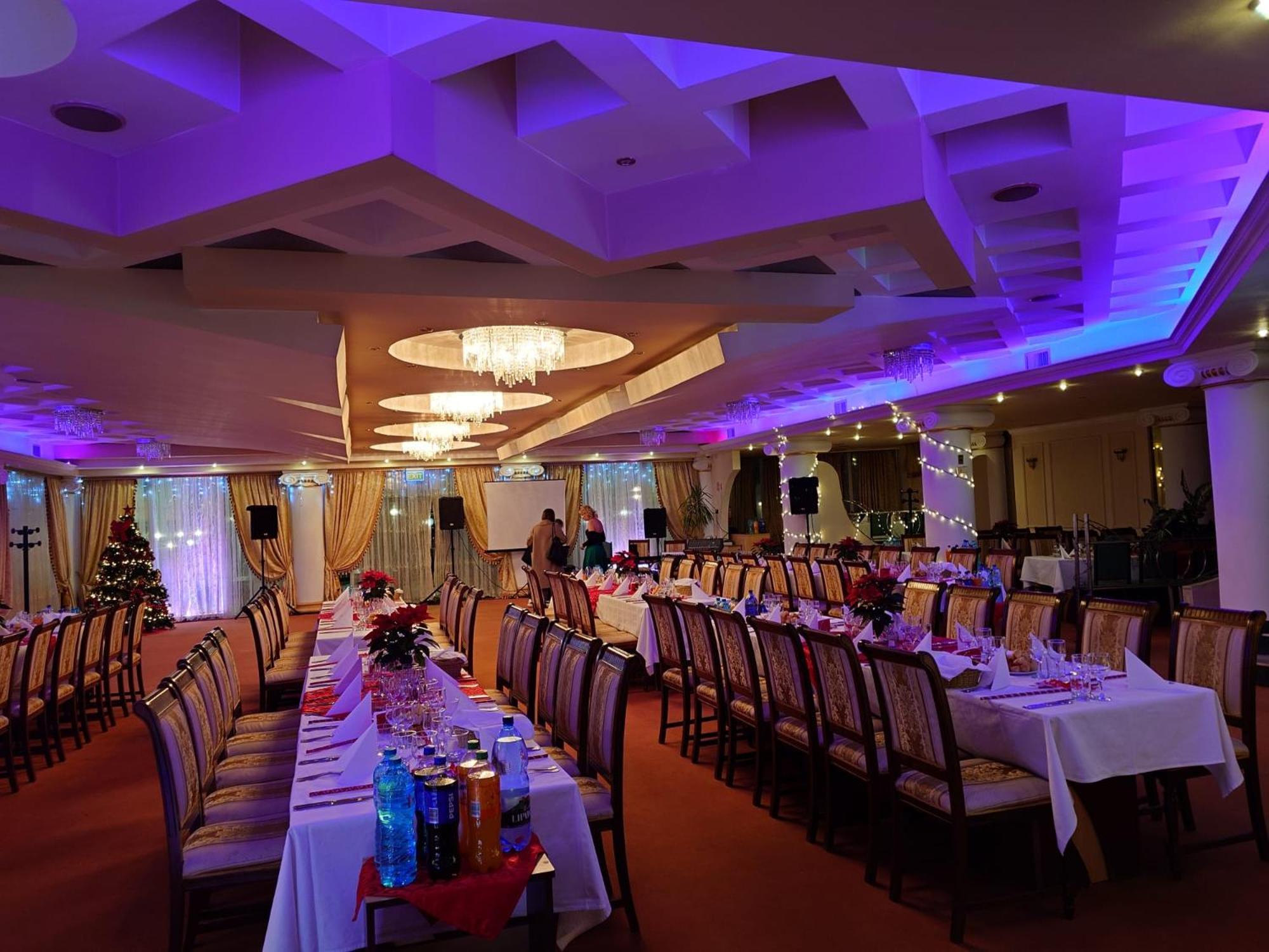 אראד Hotel President מראה חיצוני תמונה