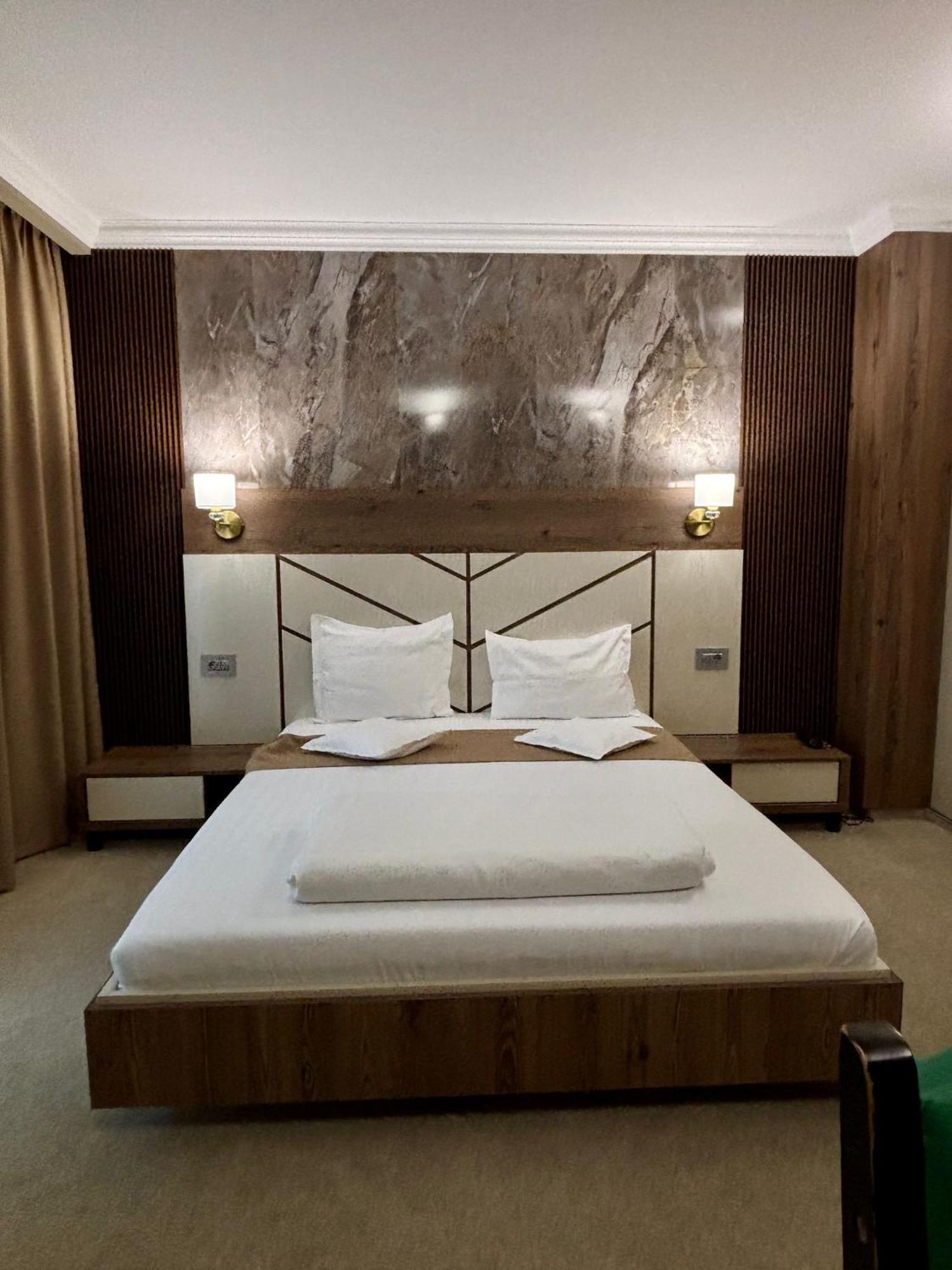 אראד Hotel President מראה חיצוני תמונה
