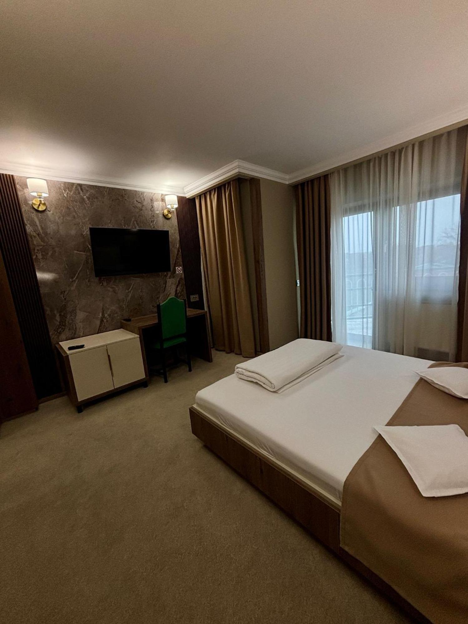 אראד Hotel President מראה חיצוני תמונה