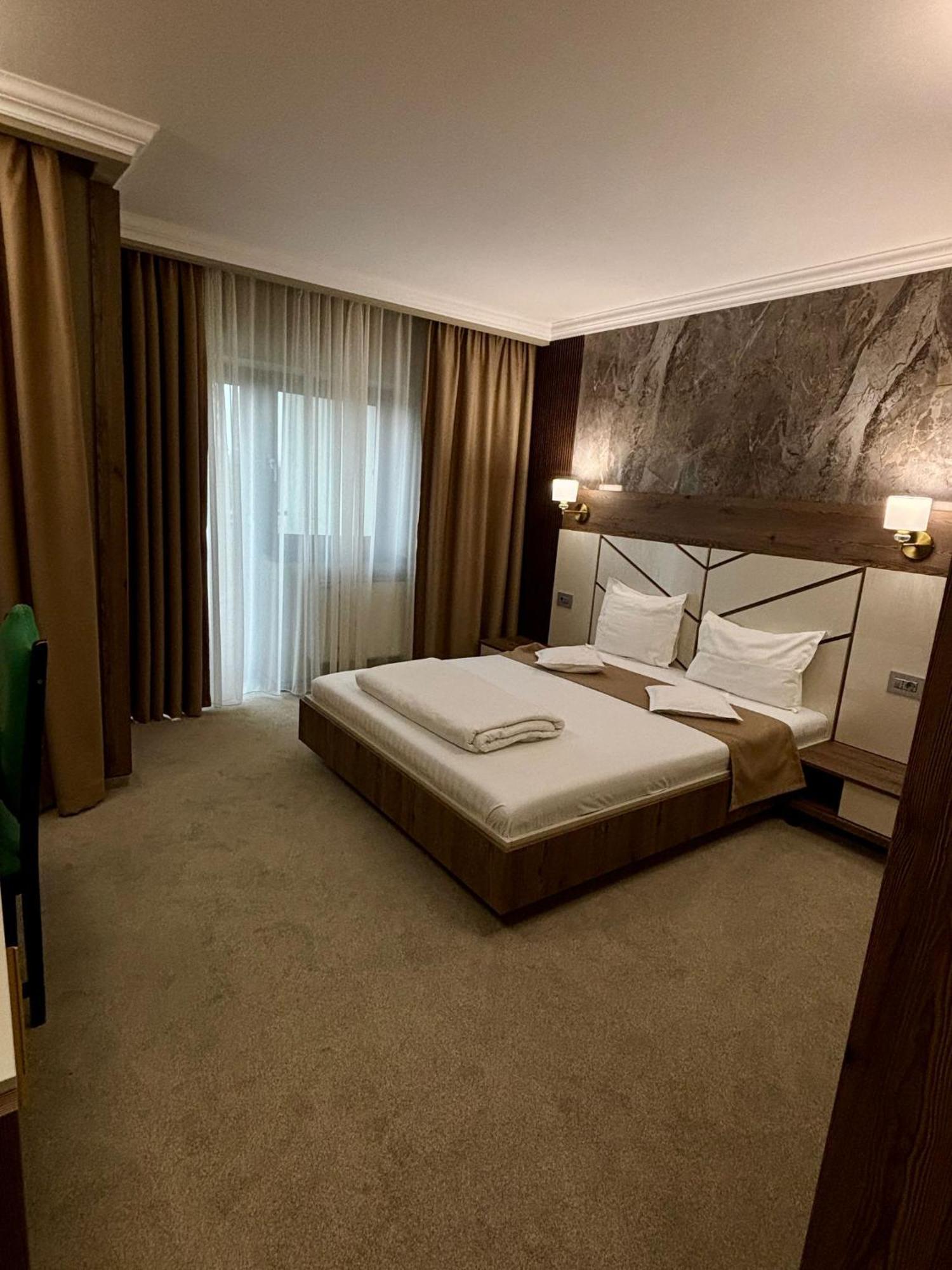 אראד Hotel President מראה חיצוני תמונה