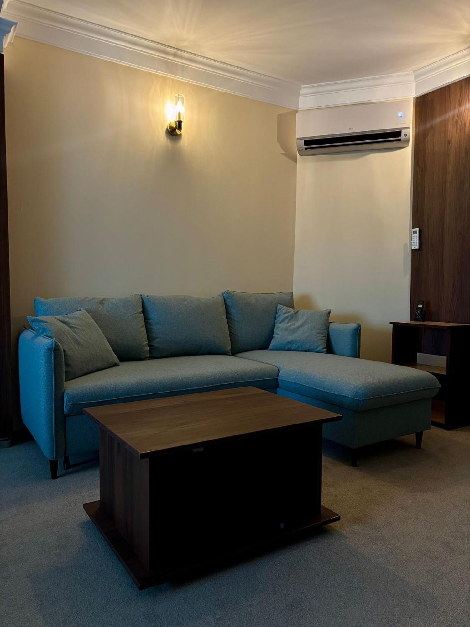 אראד Hotel President מראה חיצוני תמונה