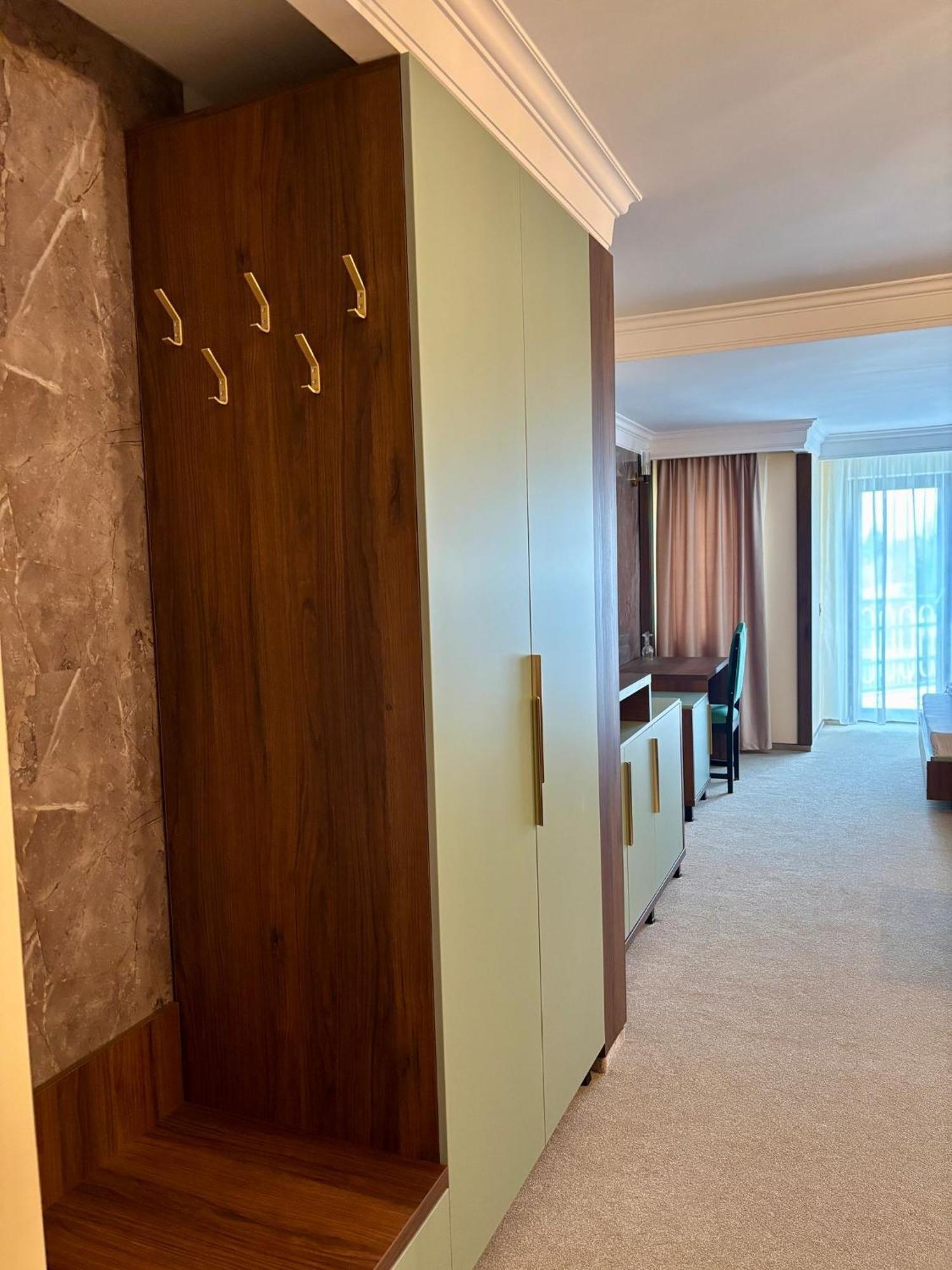אראד Hotel President מראה חיצוני תמונה