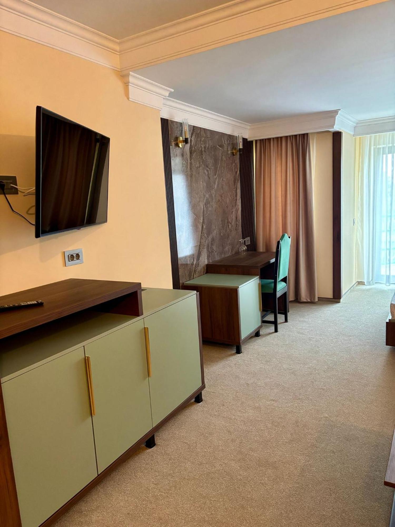 אראד Hotel President מראה חיצוני תמונה