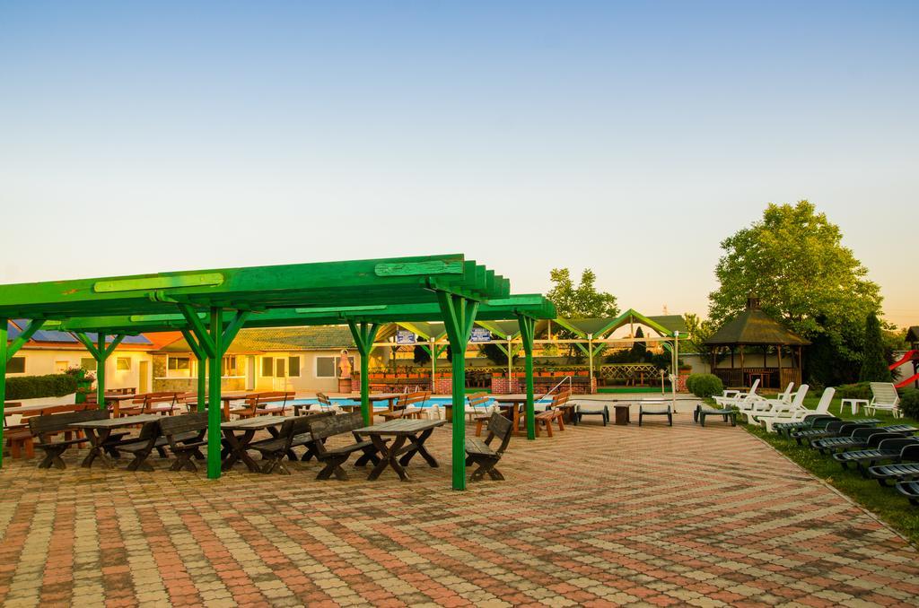 אראד Hotel President מראה חיצוני תמונה