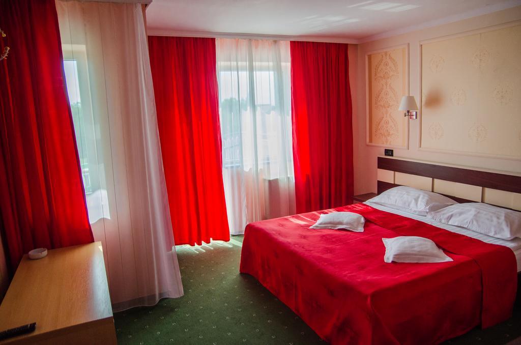 אראד Hotel President מראה חיצוני תמונה