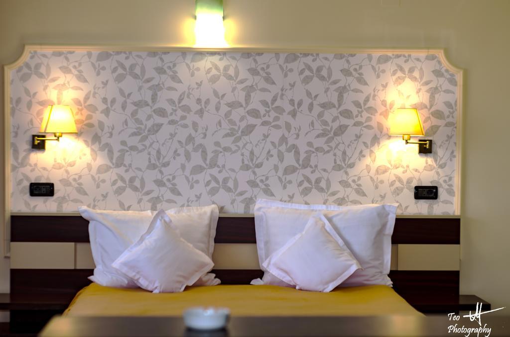 אראד Hotel President מראה חיצוני תמונה