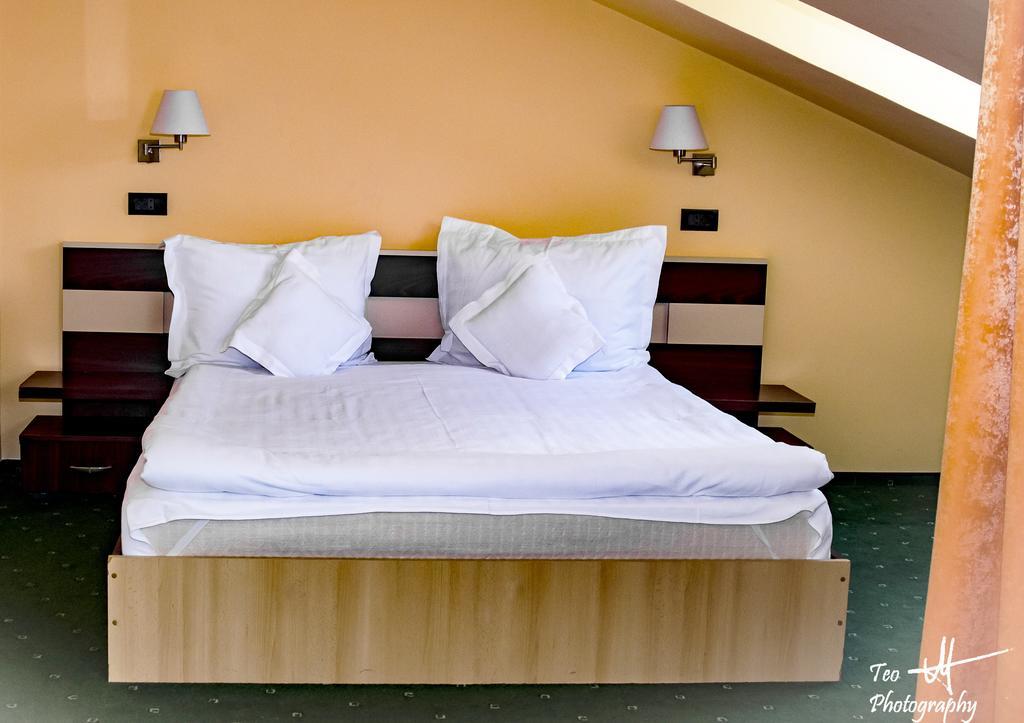 אראד Hotel President מראה חיצוני תמונה